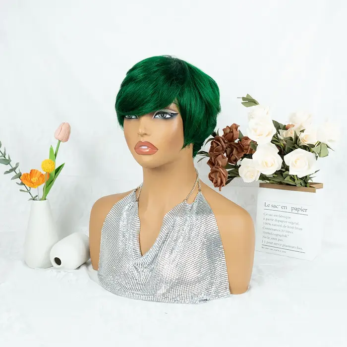 Perruque moderne coupe pixie vert émeraude riche aux tons de bijoux