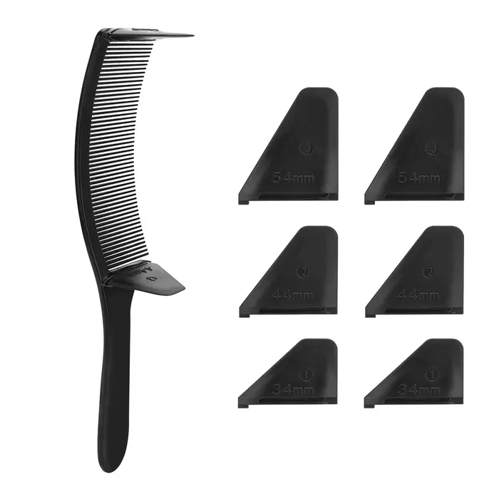 Coupe de cheveux de barbier avec un peigne incurvé