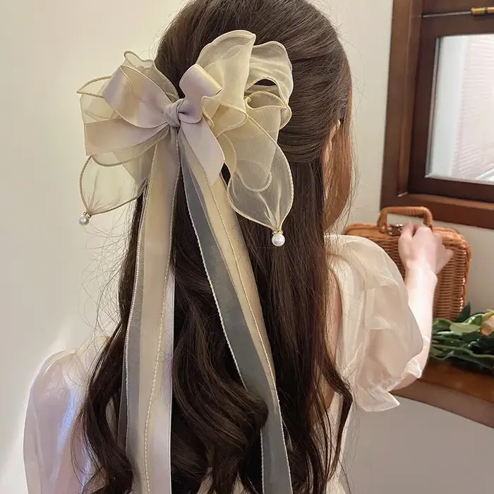 Pince à cheveux éthérée pour femme