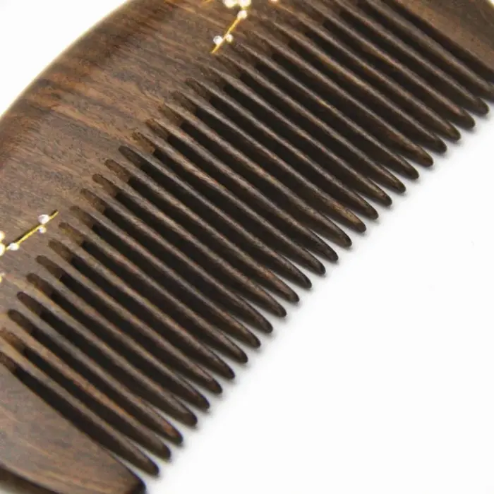 Peigne à cheveux en bois de santal naturel