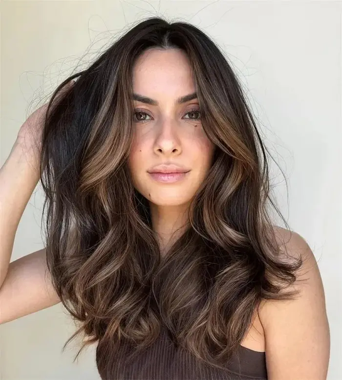 Perruque Lace Front synthétique longue, ondulée, avec mèches brunes, sans colle, de haute qualité, pré-épilée, avec ligne de cheveux naturelle, raie libre, pour cosplay