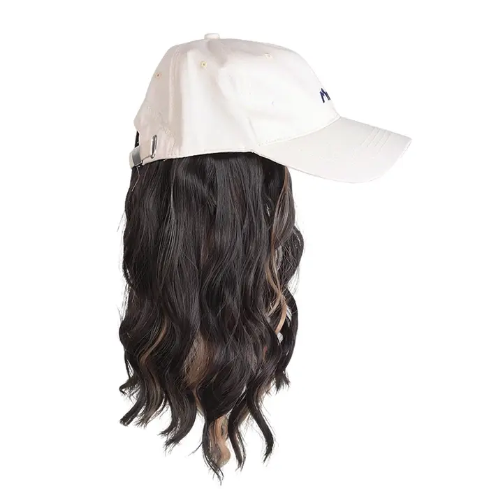 Casquette de baseball beige avec perruque à boucles ombrées et fibres synthétiques – Chapeau-perruque élégant pour un