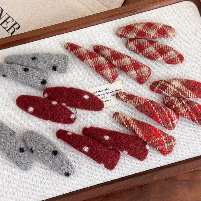 Barrette à cheveux en tissu écossais à pois rouges