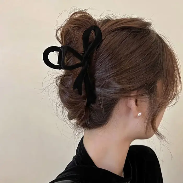 Pince à cheveux en velours rouge pour femmes