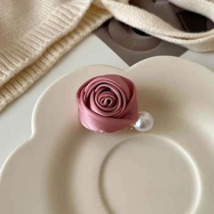 Pince à Cheveux en Satin Rose Perle