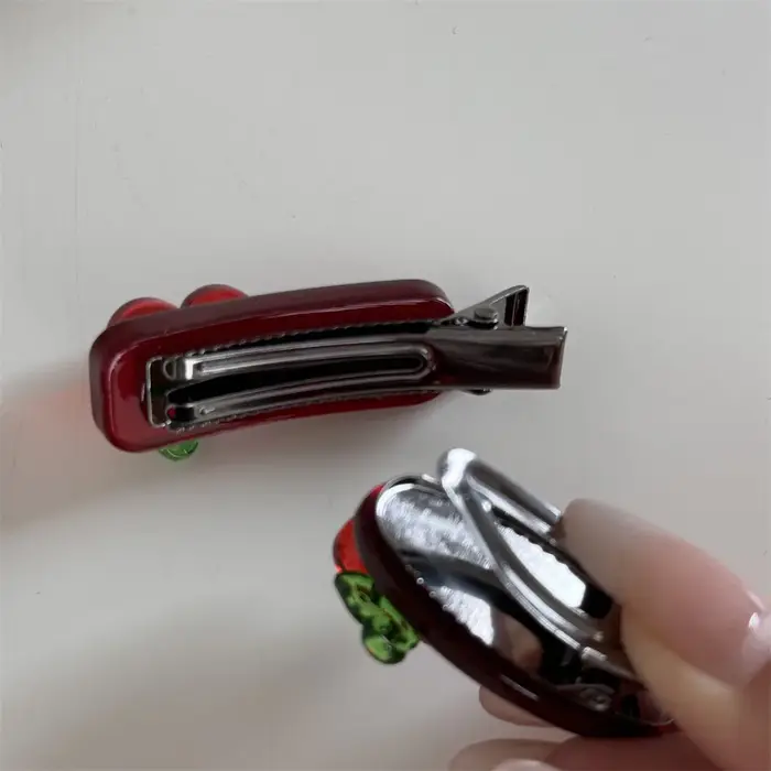 Belles pinces à cheveux cerise rouge pour femme