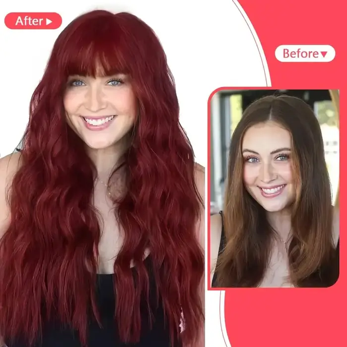 Perruque synthétique couleur vin rouge avec cheveux longs bouclés et frange pour un usage quotidien en fête. Fabriqué en fibre capillaire haute température.
