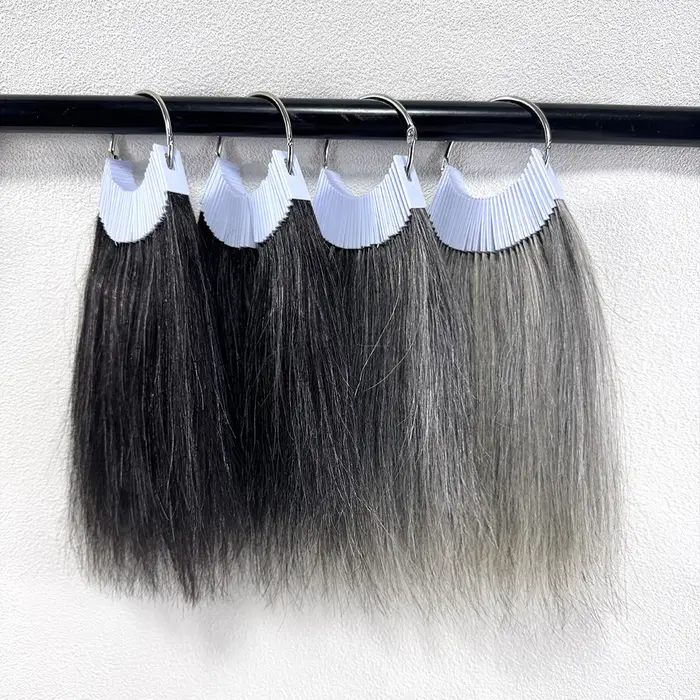 Échantillons de cheveux gris anneaux de couleur Extensions