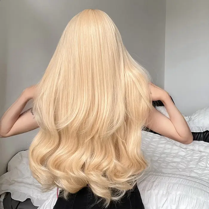 Perruques synthétiques ondulées blondes longues avec frange