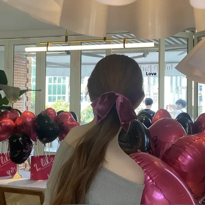 Pince à cheveux élégante en velours avec nœud papillon