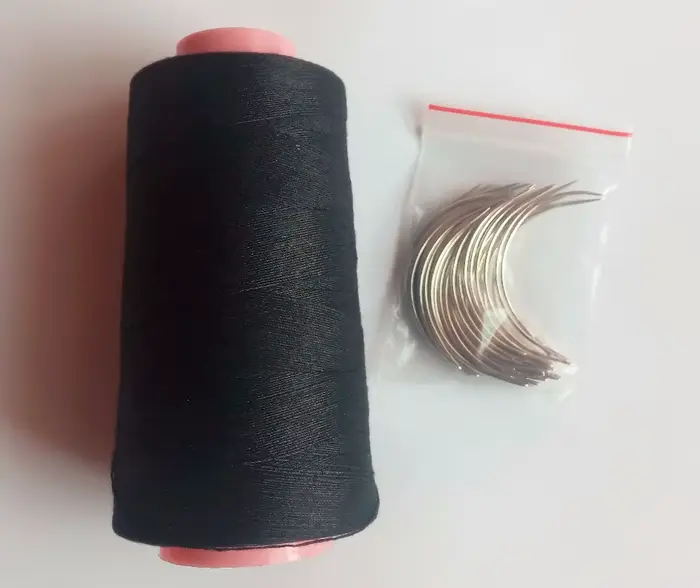 25 aiguilles en C avec 1 rouleau de fil de coton noir pour tressage de cheveux