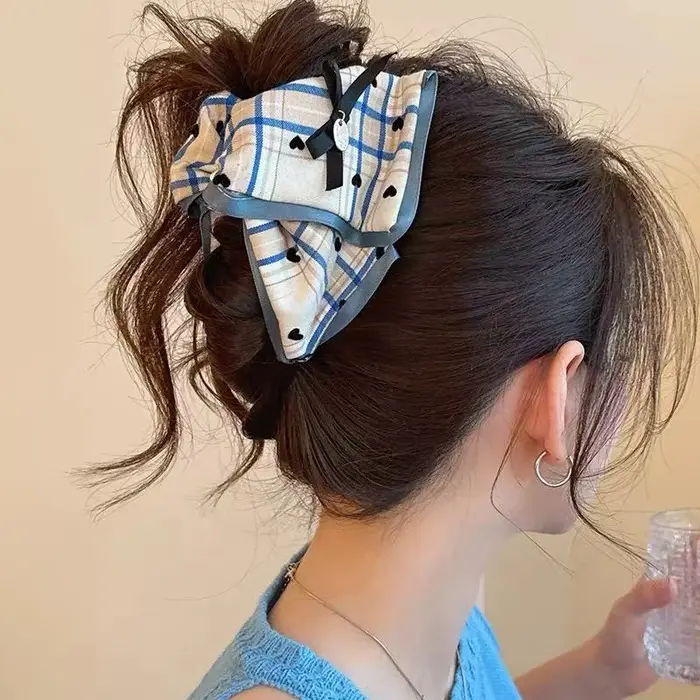 Pince à cheveux avec nœud à carreaux pour femmes
