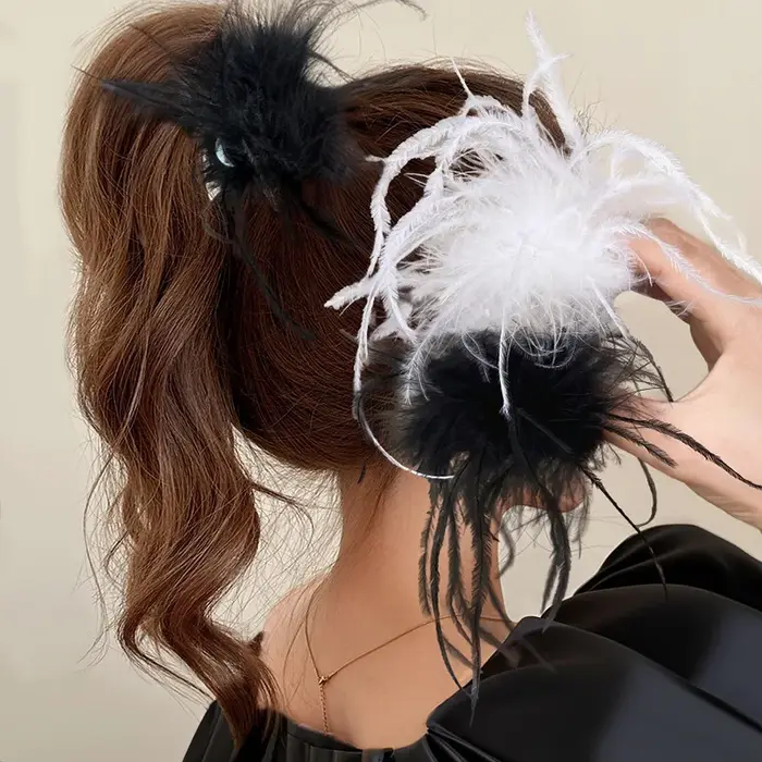 Pinces à cheveux en plumes d'autruche