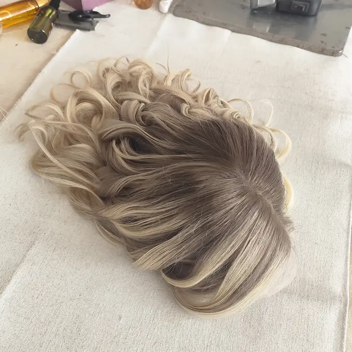 Perruques en dentelle de cheveux humains de luxe, mèches blondes mélangées à des racines brun foncé,