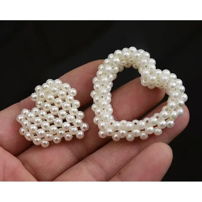 Coeur de perles tridimensionnel tissé à la main