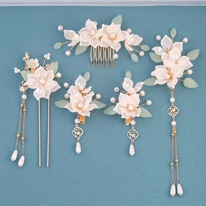 Ensemble de 5 pièces avec motifs floraux et pompons vintage