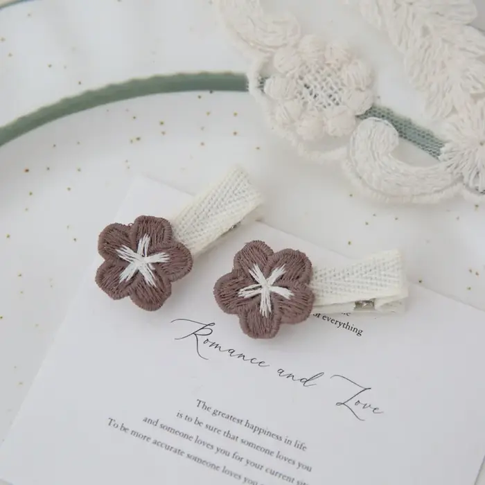 Barrettes colorées pour bébés, fleurs en tissu entièrement recouvertes, 2 pièces, barrettes douces q