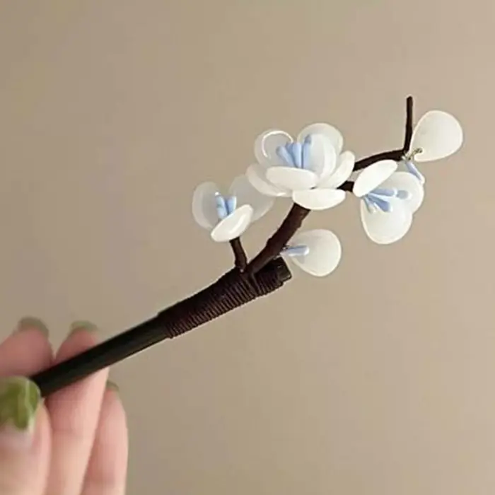 Épingles à cheveux à fleurs blanches