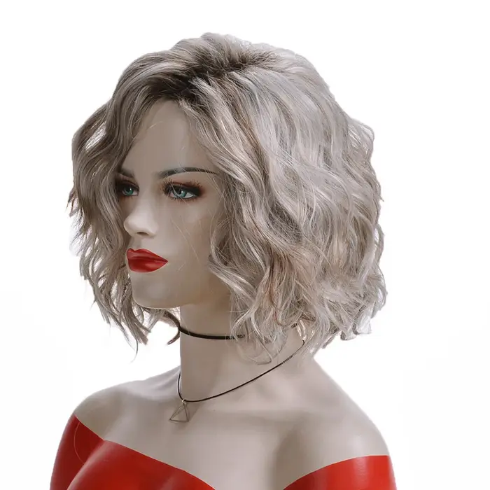 Perruques de cheveux synthétiques 12 pouces gris argenté perruque courte bouclée femmes naturel couches longueur