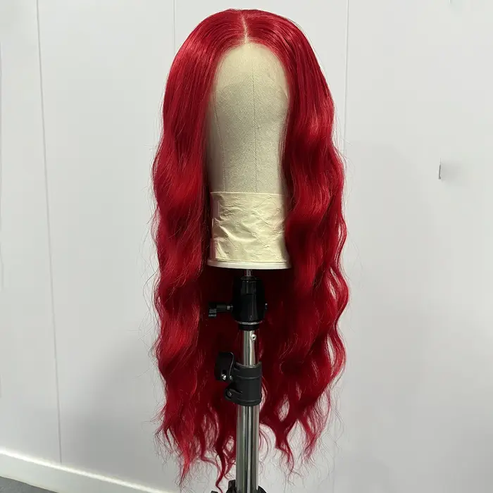 Perruque rouge bouclée et ample