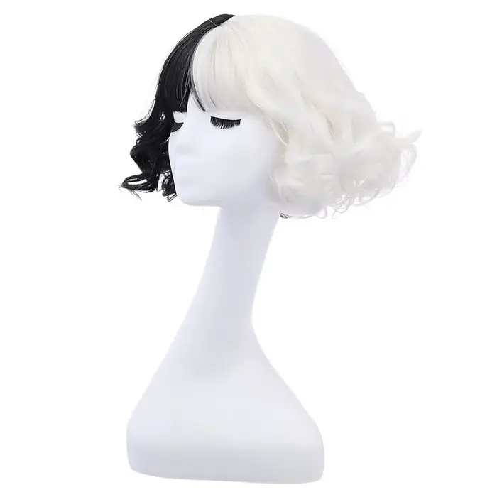 Perruques noires et blanches pour femmes