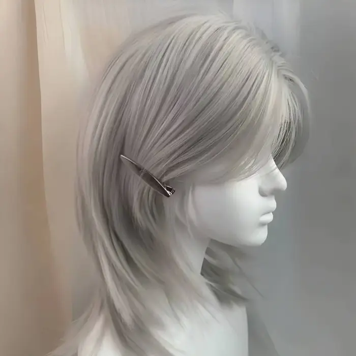 Lolita perruque synthétique front dentelle queue de loup cheveux courts bouclés argent gris superposition quotidien