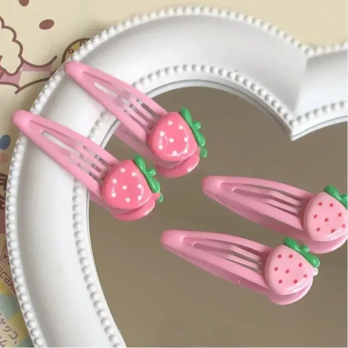 Pinces à cheveux mignonnes à la fraise rose