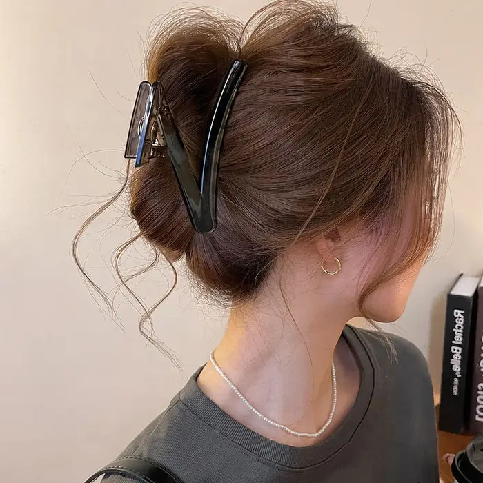 Pince à cheveux avec nœud en plastique