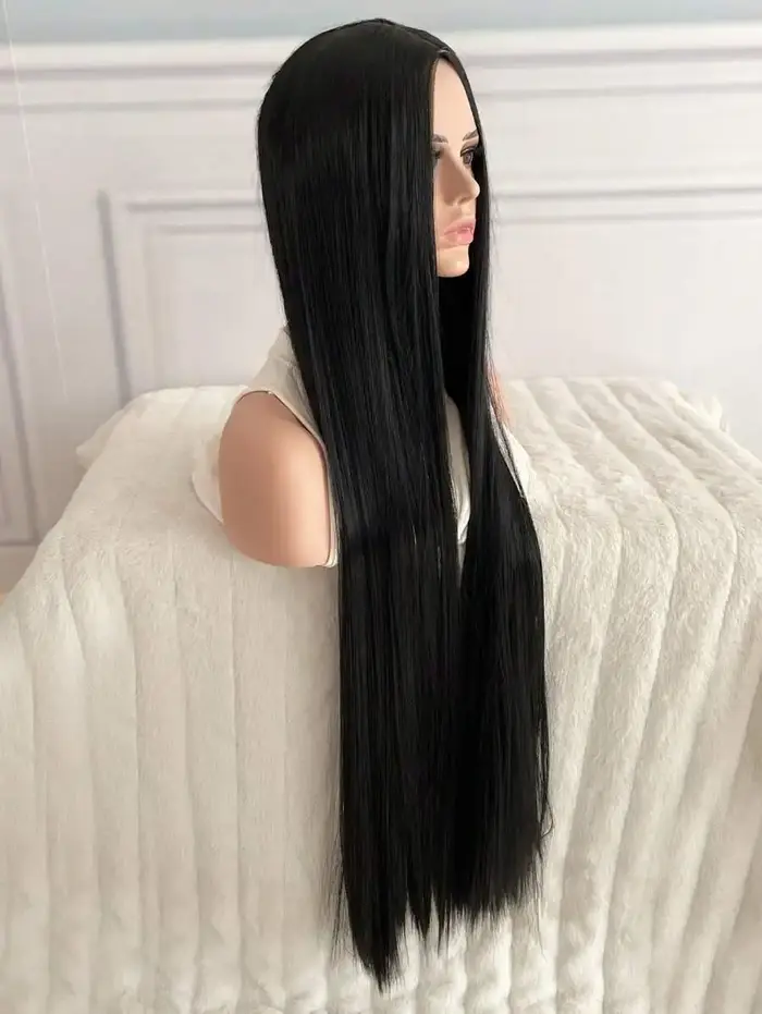 Perruque synthétique noire super longue de 40 pouces pour femme avec cheveux longs et raides sans frange au milieu convient à la partie d'Halloween