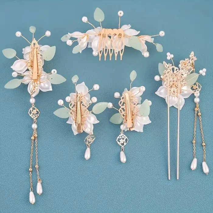 Ensemble de 5 pièces avec motifs floraux et pompons vintage