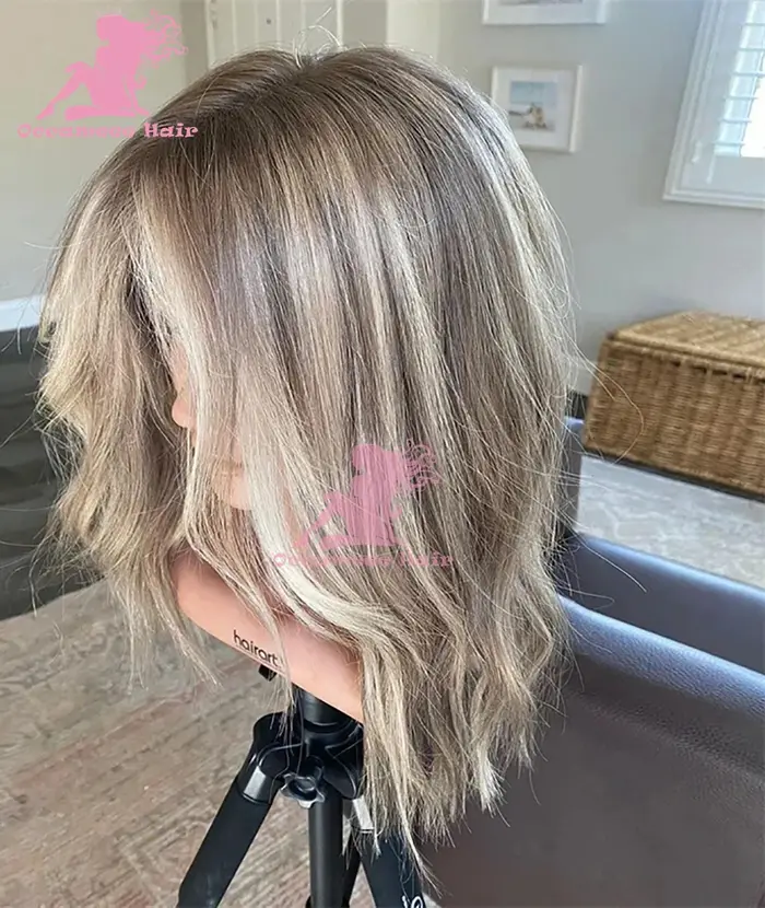 Perruque frontale en dentelle de cheveux humains Ombre Blonde met en évidence la vague naturelle avec des racines