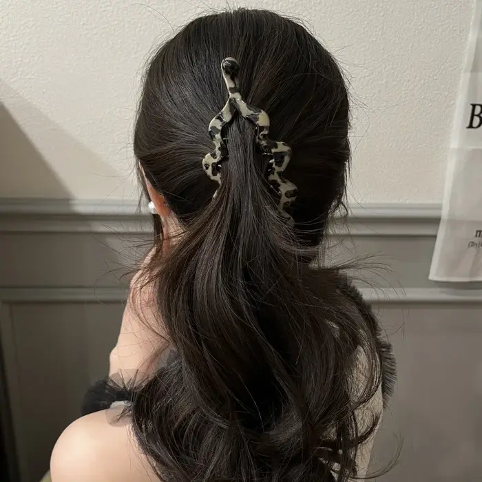 Pince à cheveux léopard française pour femme