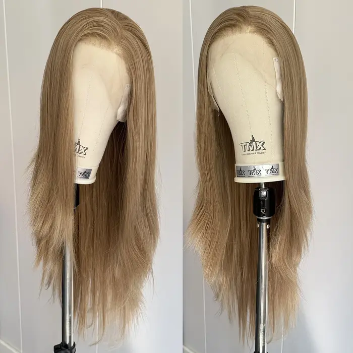 Perruque Lace Front Wig synthétique lisse et soyeuse à reflets blonds