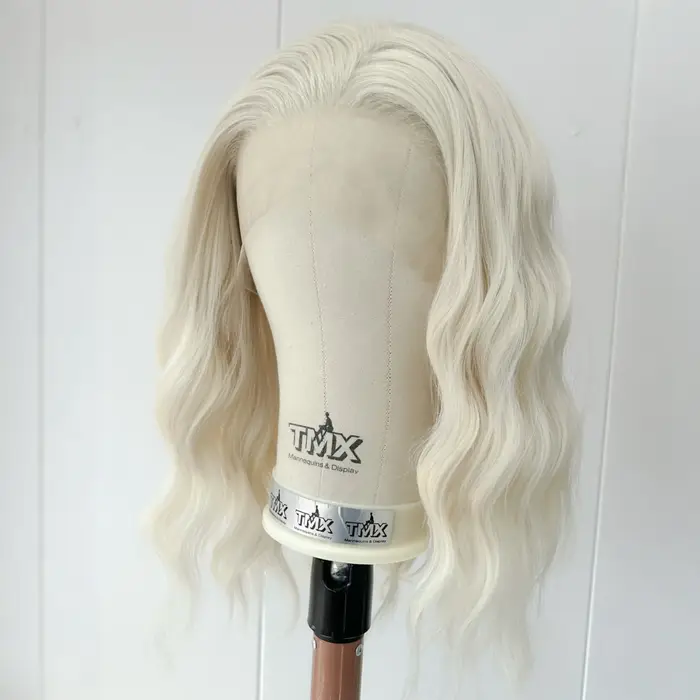 Perruques Bob Lace Front synthétiques ondulées blondes courtes 60 pour femmes, naissance des cheveux